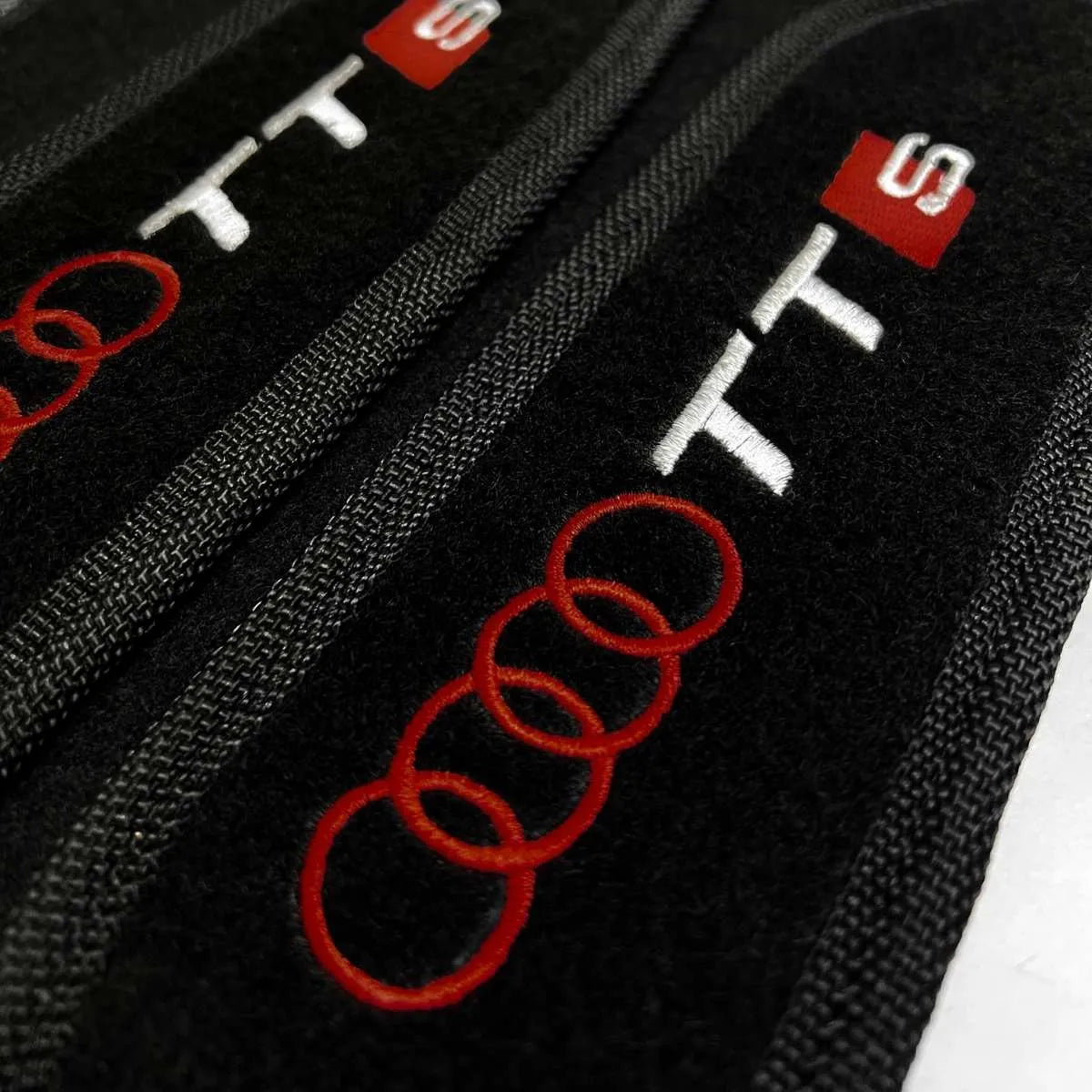 TAPETE CARPETE AUDI TTS 2015 A 2023 PRETO 2 PEÇAS